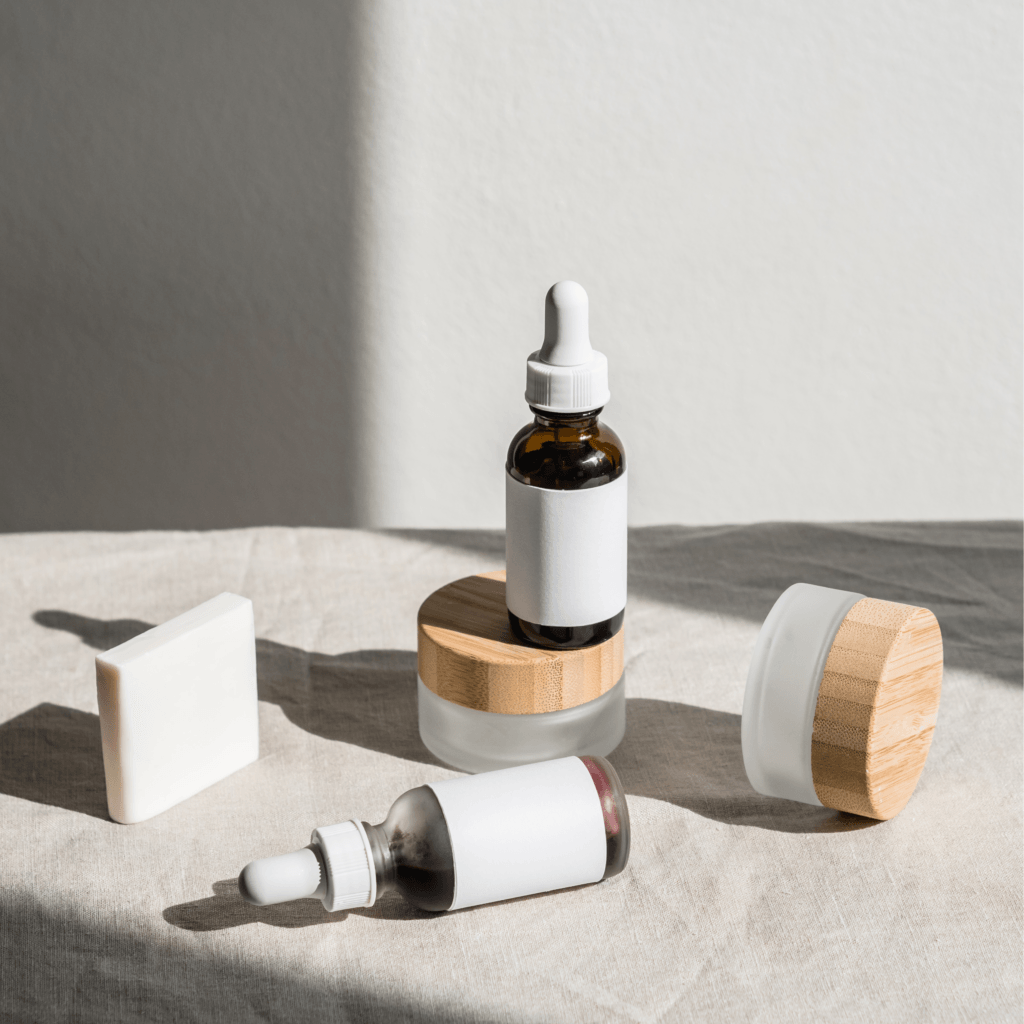 Cosmétiques de luxe dédiés aux emballages premium Ecofeutre. Transition du plastique à la fibre végétale.